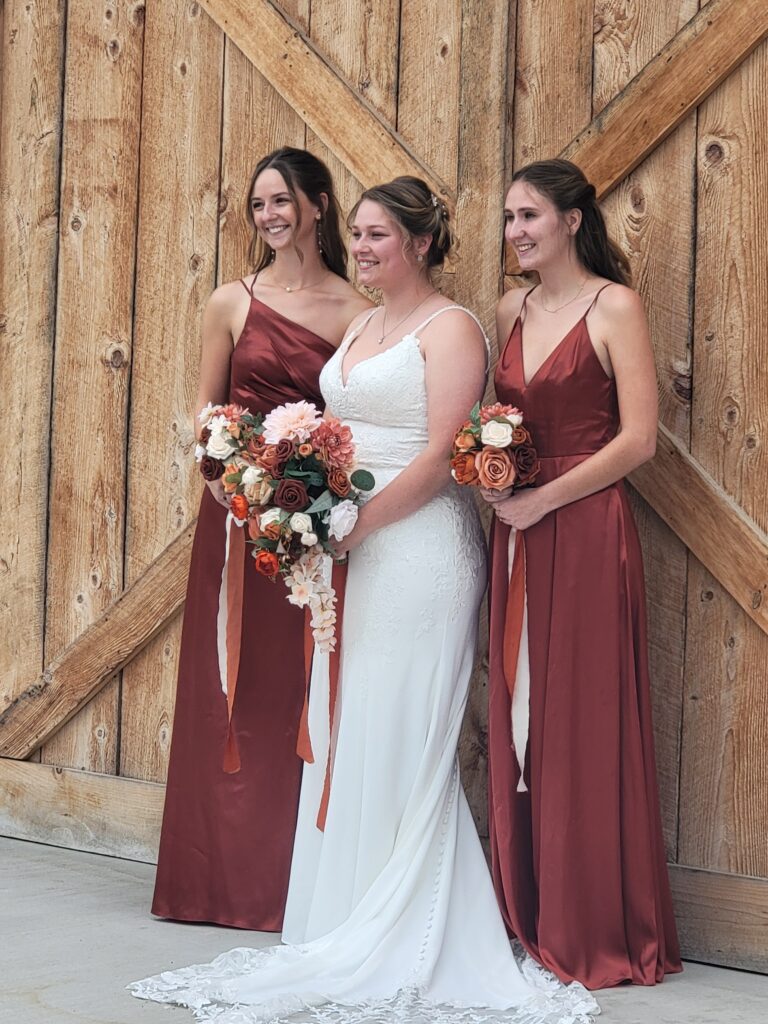 Unveil Western Maryland’s Secret: The Stunning Wedding Venue in Clear Spring, Maryland👰‍♀️
Introducing Timber Valley Farm Barn Rental, a breathtaking timber frame barn venue nestled in Clear Spring, Maryland. 👰‍♀️