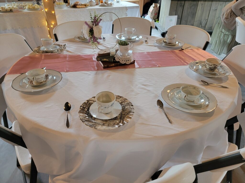 The Perfect Atmosphere for a Bridal Shower🍃
A bridal shower should be intimate, elegant, and perfectly tailored to celebrate the bride-to-be. Our venue provides a backdrop that requires minimal effort to transform into a beautiful, personalized space. The natural light filtering through the large windows creates a bright, airy ambiance perfect for daytime events.