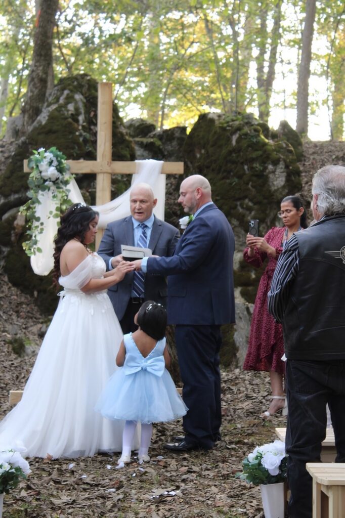 Dream Wedding or Event Venue in Clear Spring Maryland: Schedule a Tour of Timber Valley Farm Barn Rental!🗓️