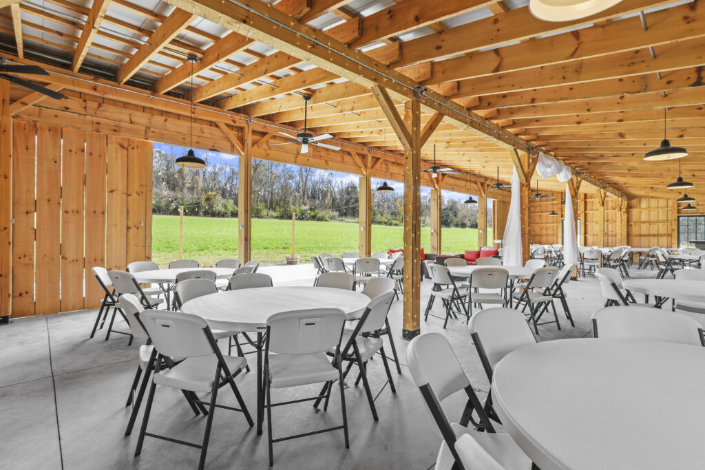 Natural Light and Wood Tones
In older barns, the wood is often weathered to a dark brown or grey, which can "absorb" light, making interiors look dim in photos. Our timber-frame barn features light-toned, natural wood that reflects light, creating a bright, airy atmosphere. This "glow" is exactly what photographers look for when capturing the fine details of your dress, the texture of your floral arrangements, and the genuine expressions during your vows. ☀️👰🤵