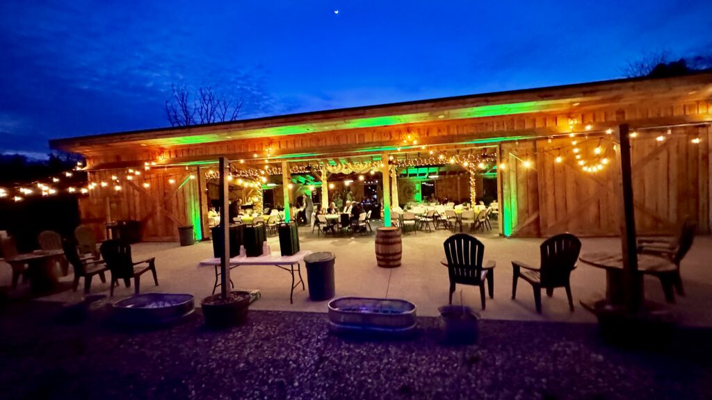 2. Versatility Within a Charity Gala Space 🔨
A modern charity gala space must be multi-functional. The most successful fundraisers utilize "zone-based" event design. This means having distinct areas for registration, cocktail networking, the formal program, and late-night "after-glow" celebrations.